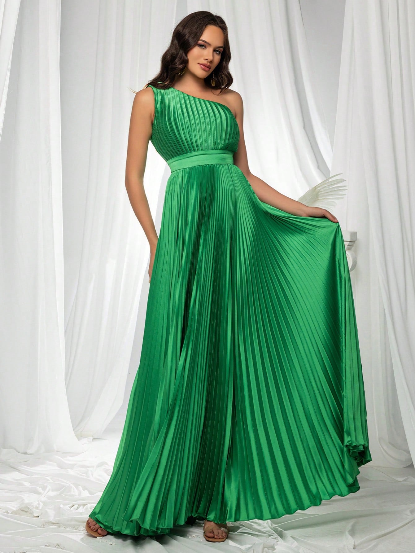 Green Oblique Shoulder Pleated Dress For Women, Perfect For Evening Party