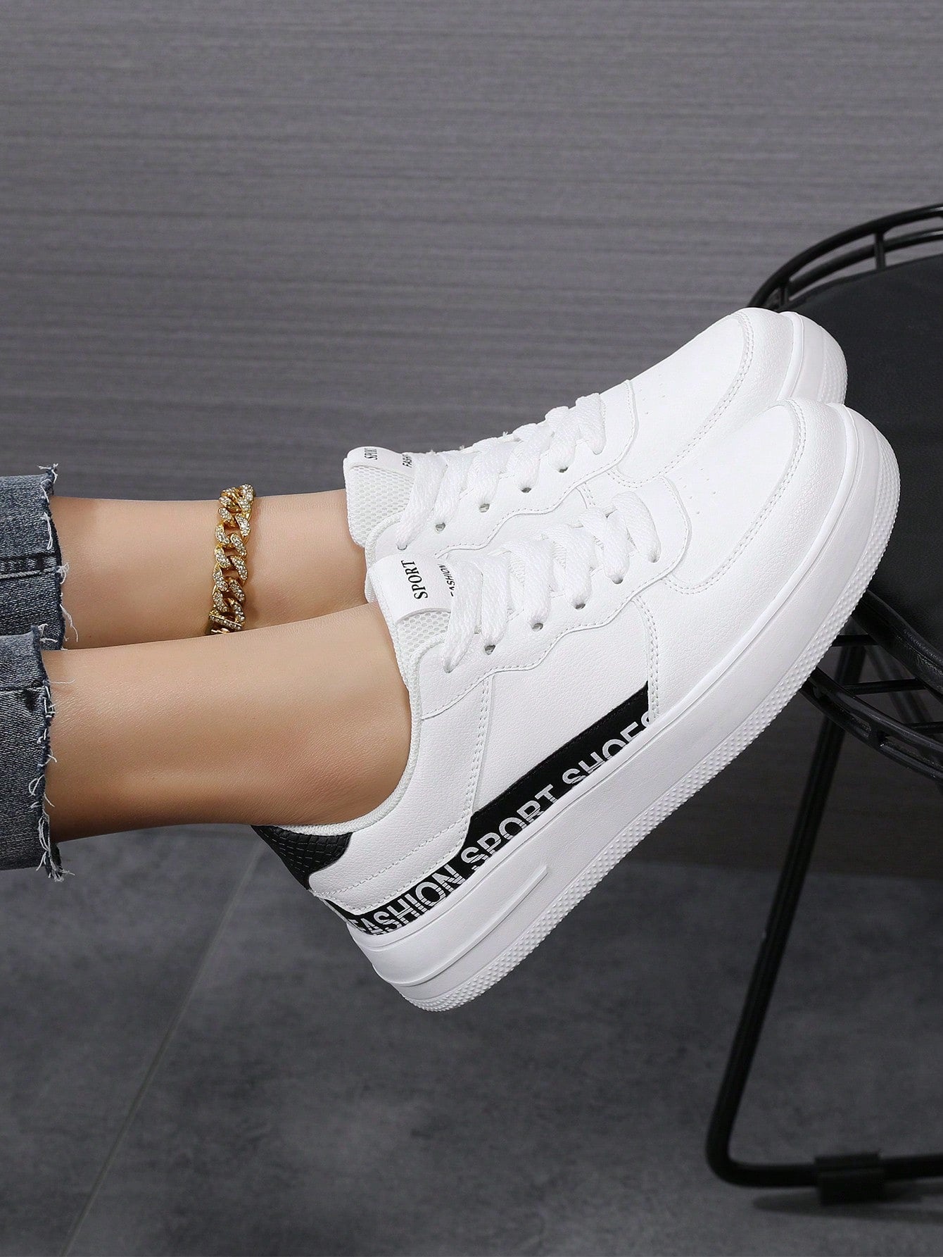 Women's Casual Sports Shoes In White Color - Plus Size And For Ladies In Spring/Summer. These Shoes Are Fashionable, Versatile, Lightweight, Breathable And Ideal For Students Going Back To School.