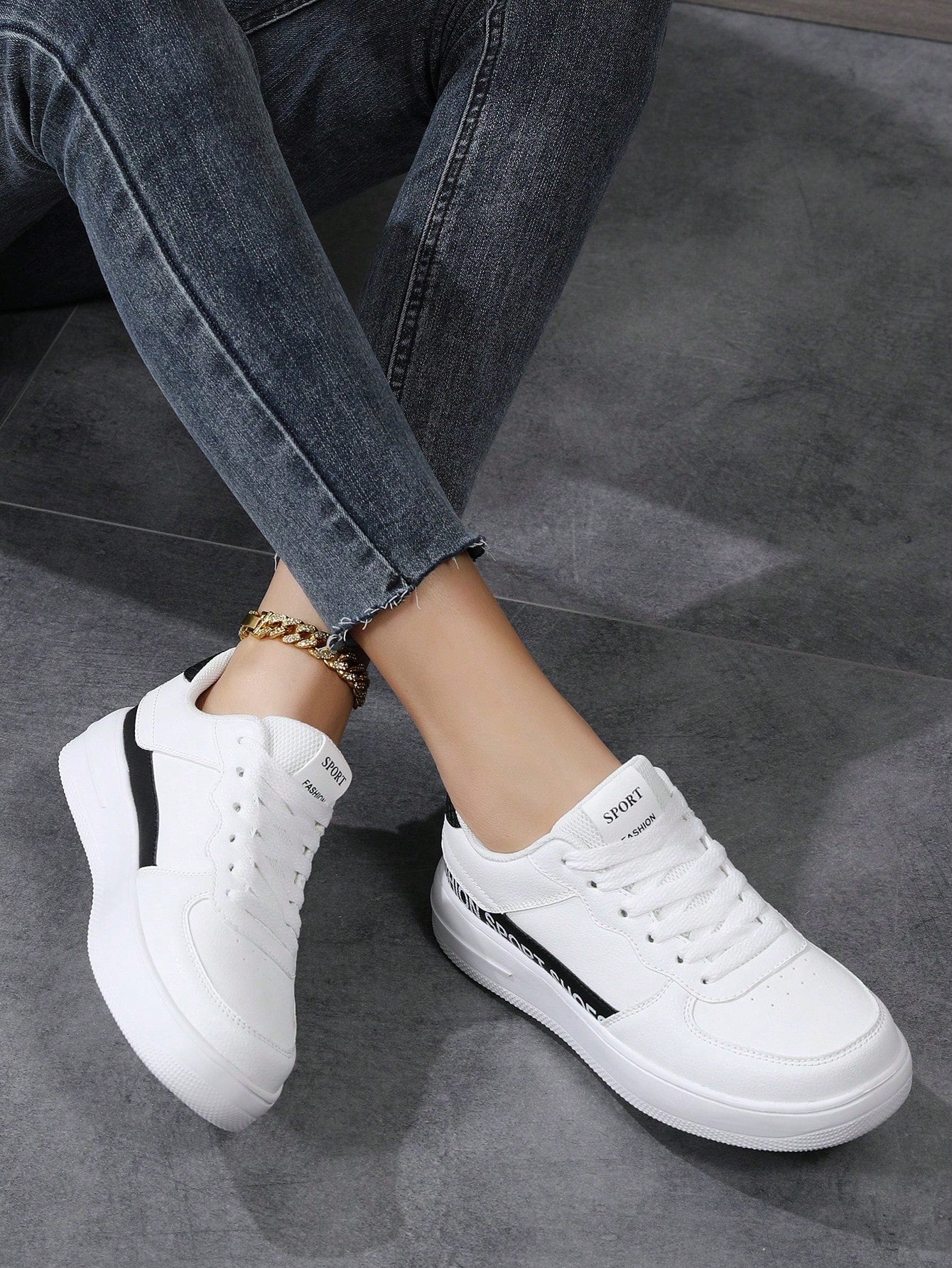 Women's Casual Sports Shoes In White Color - Plus Size And For Ladies In Spring/Summer. These Shoes Are Fashionable, Versatile, Lightweight, Breathable And Ideal For Students Going Back To School.