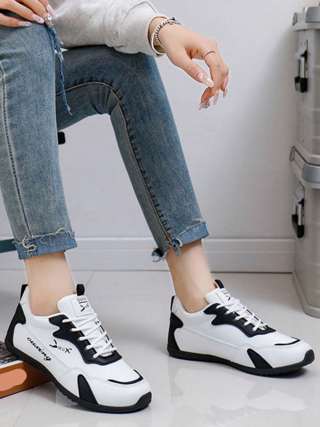 Fashionable And Versatile Female Sports Shoes With Personal Elegance, Gorgeousness, Cuteness, Academy Style And Trendy Sports Style, Lightweight, Anti-Skid, Breathable, Suitable For Hiking, Running, Fitness And Many Other Sports And Leisure Activities.