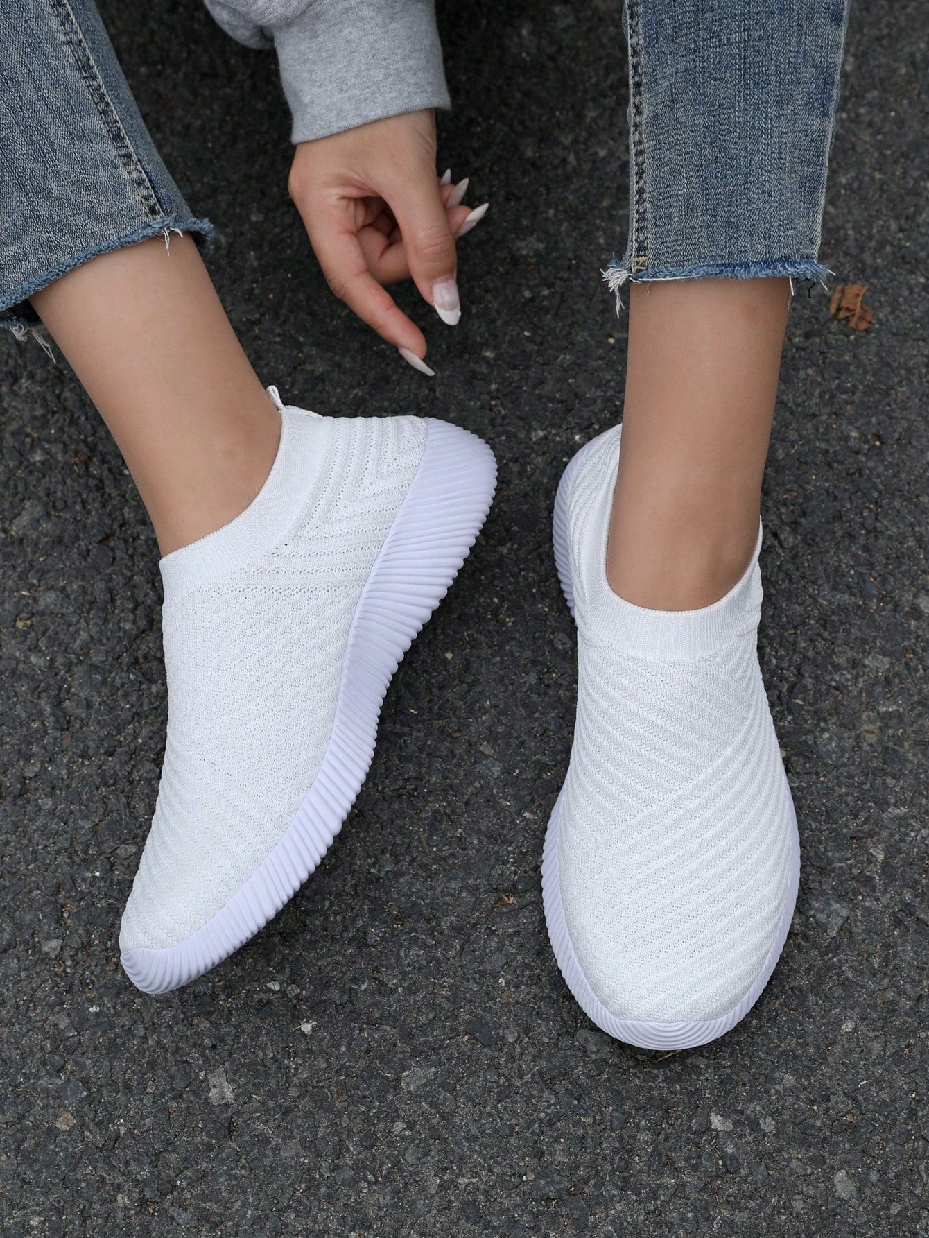 Ladies' Sporty Mesh One-Piece Flat Shoes In Casual Style, White