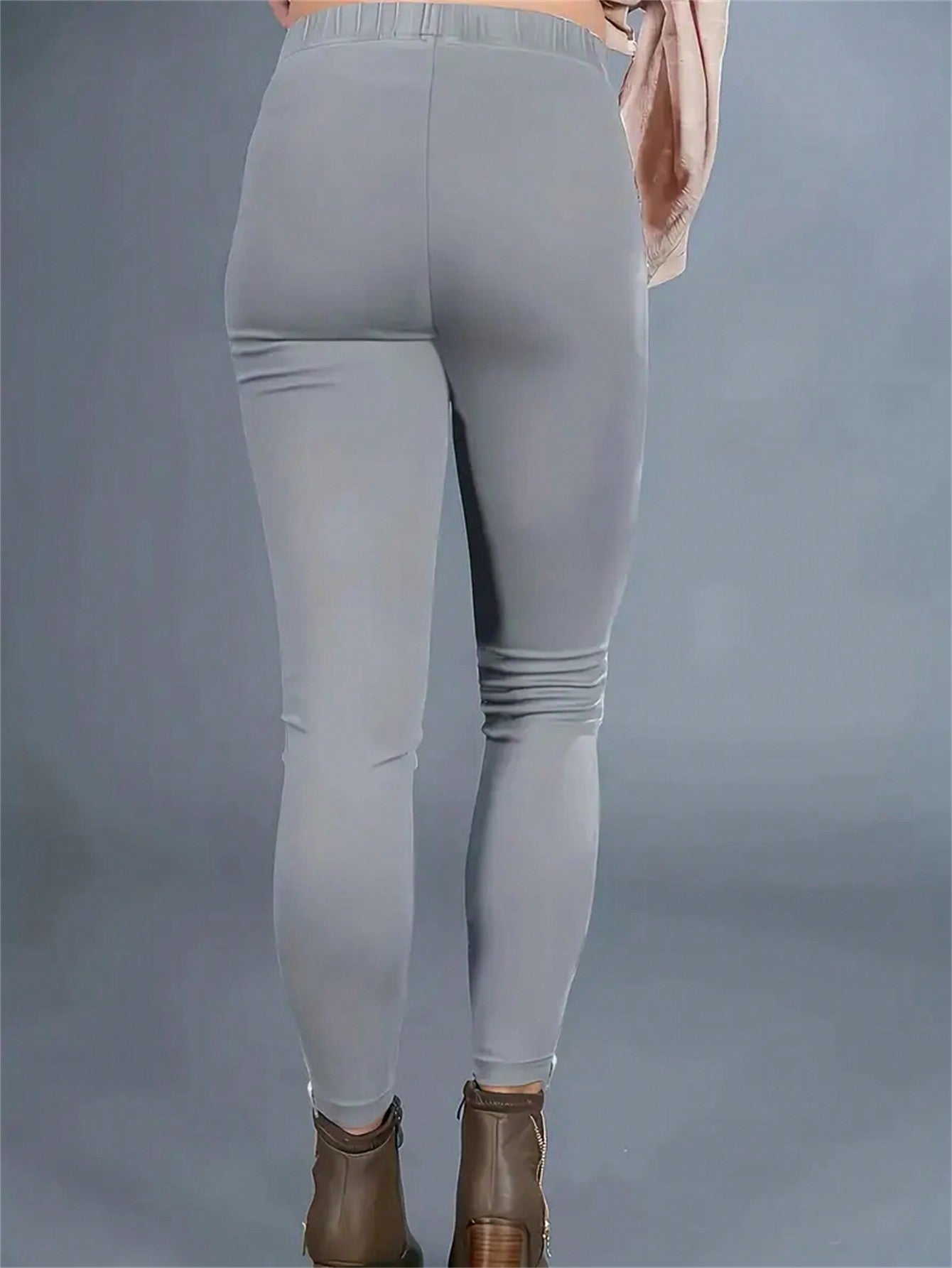 Women's Solid Color Fitted Capri Pants / Long Leggings