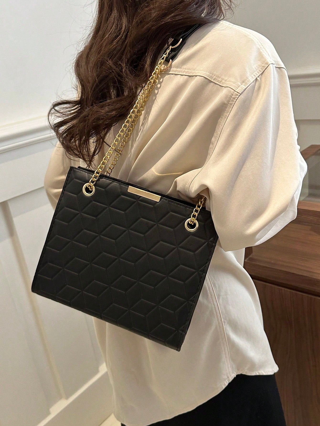 1 Fashionable Solid Color Embossed Square Bag, Zippered Simple Chain Shoulder Bag