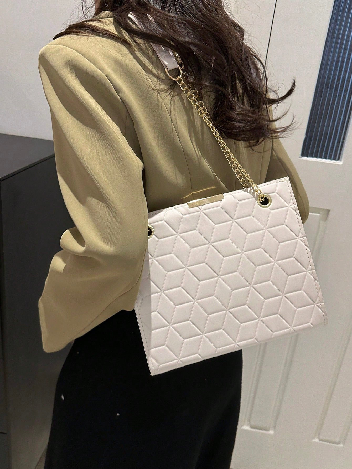 1 Fashionable Solid Color Embossed Square Bag, Zippered Simple Chain Shoulder Bag